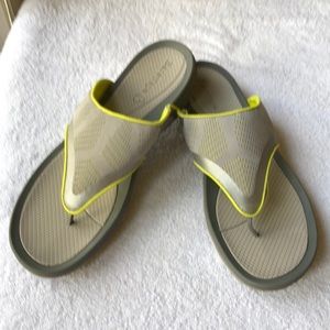 Bare traps gray/ lime green Thong sandals